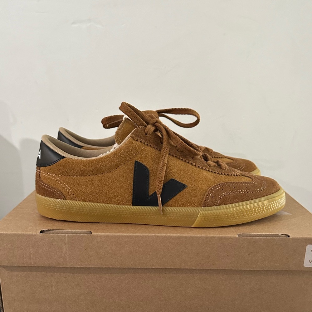 Veja Volley Camel Suede US 8